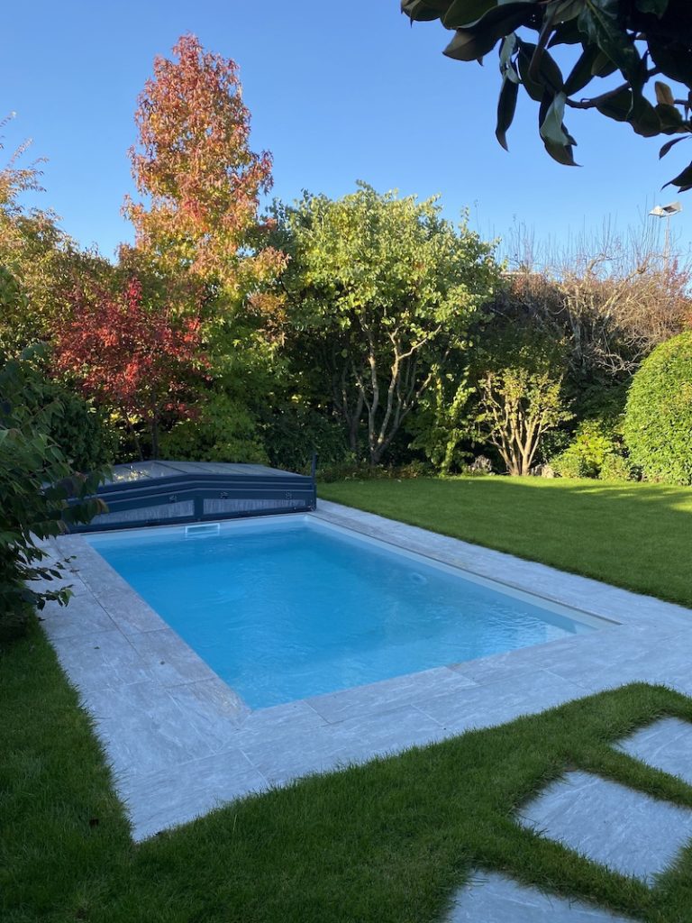 piscine beton liner gris à Cologny